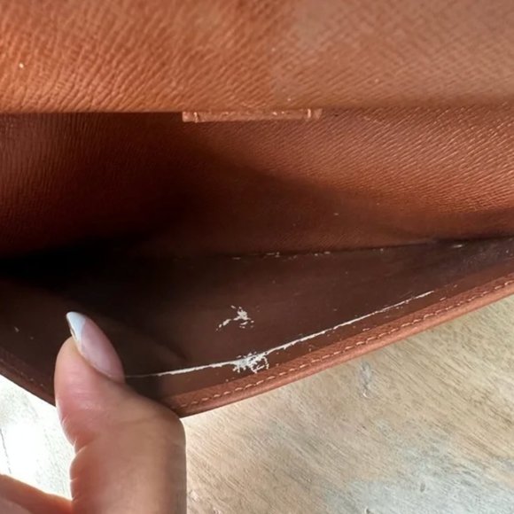 Auc LOUIS VUITTON MONOGRAM TRIFOLD WALLET - Picture 11 of 16